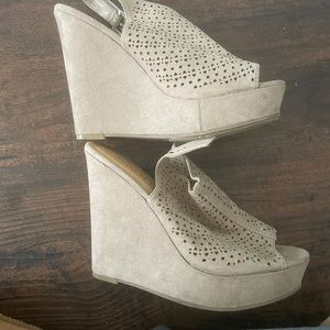 Chinese Laundry wedges